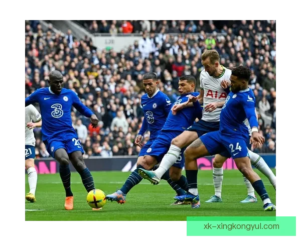 伦敦德比:两千文身壮汉摔跤对决 伦敦德比:两千文身壮汉摔跤对决